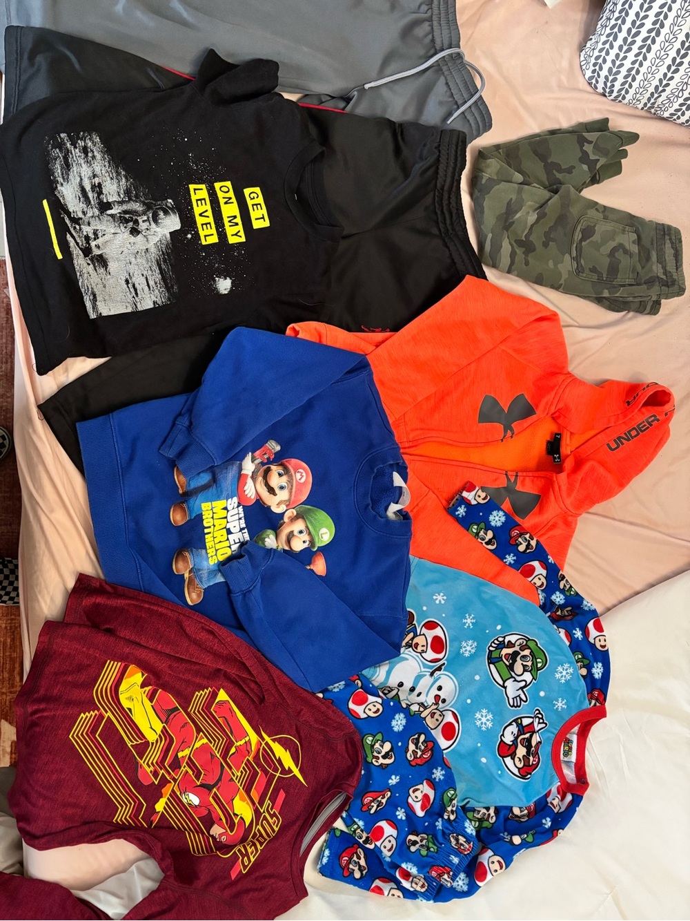 Boys fall clothes lot, under armor, H&M 5/6 Pjs small